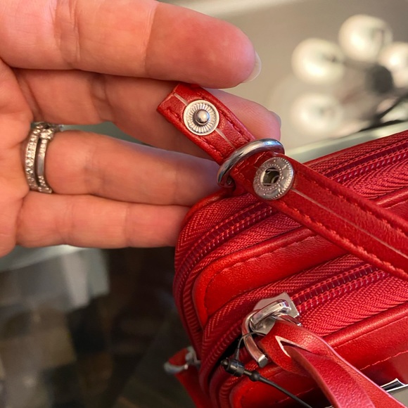 ❗️SOLD❗️Tahari crossbody wallet - Picture 7 of 9